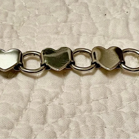 Vtg 1950s metal belt. Hearts adjustable w/ dangling heart. 26-32 inch waists. - Picture 3 of 6
